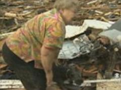 Oklahoma tornado 2013: Video shows touching moment woman finds dog in the rubble